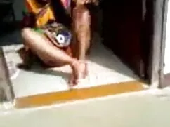 ছিনাল উপরের তরুণ এবং ...