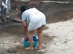 বড়ো মাই, সুন্দরি সে ...