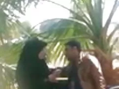 পুরানো-বালিকা জোরকরে ...